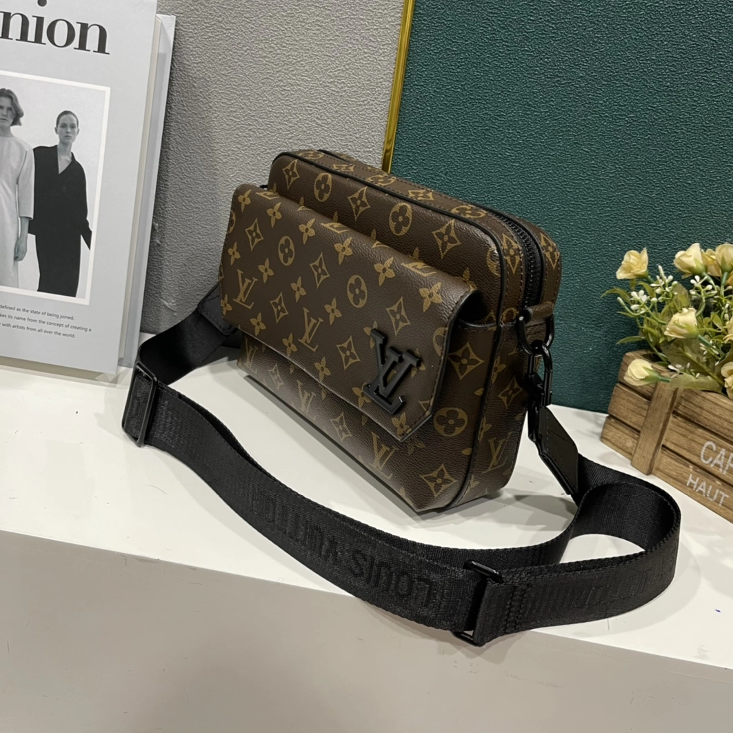 Refined 4115 Louis Vuitton AAA Man Messenger Bags