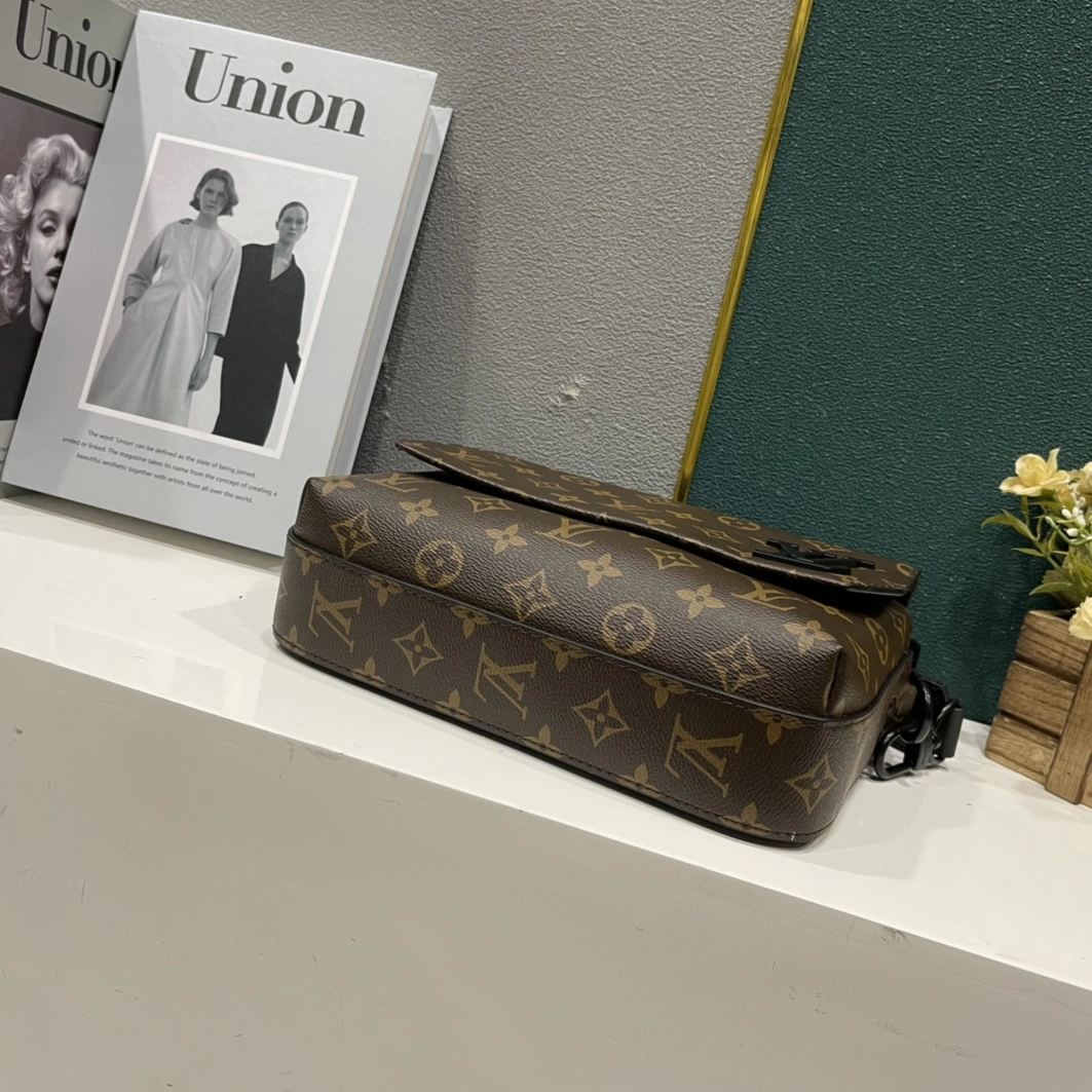 Refined 4115 Louis Vuitton AAA Man Messenger Bags