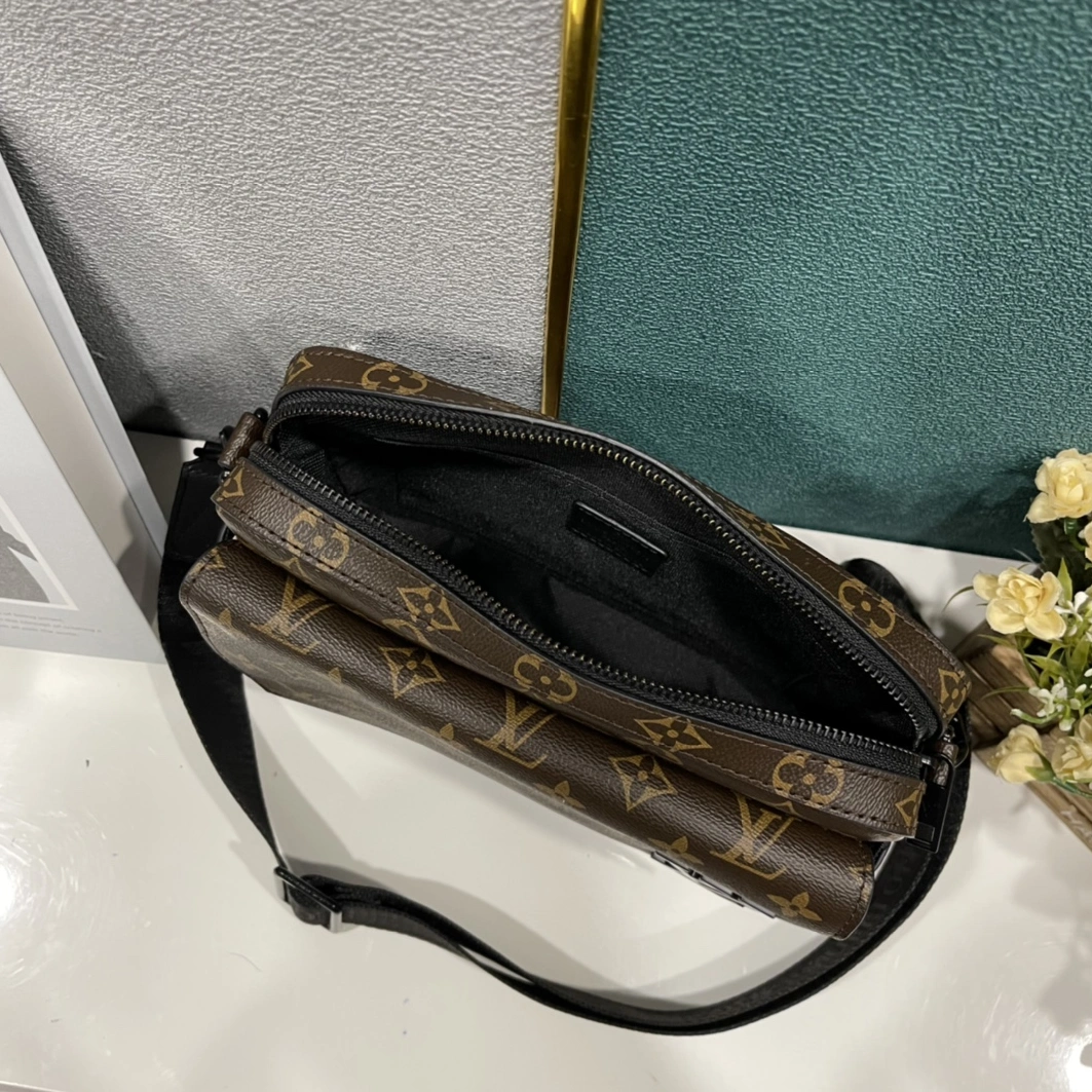 Refined 4115 Louis Vuitton AAA Man Messenger Bags