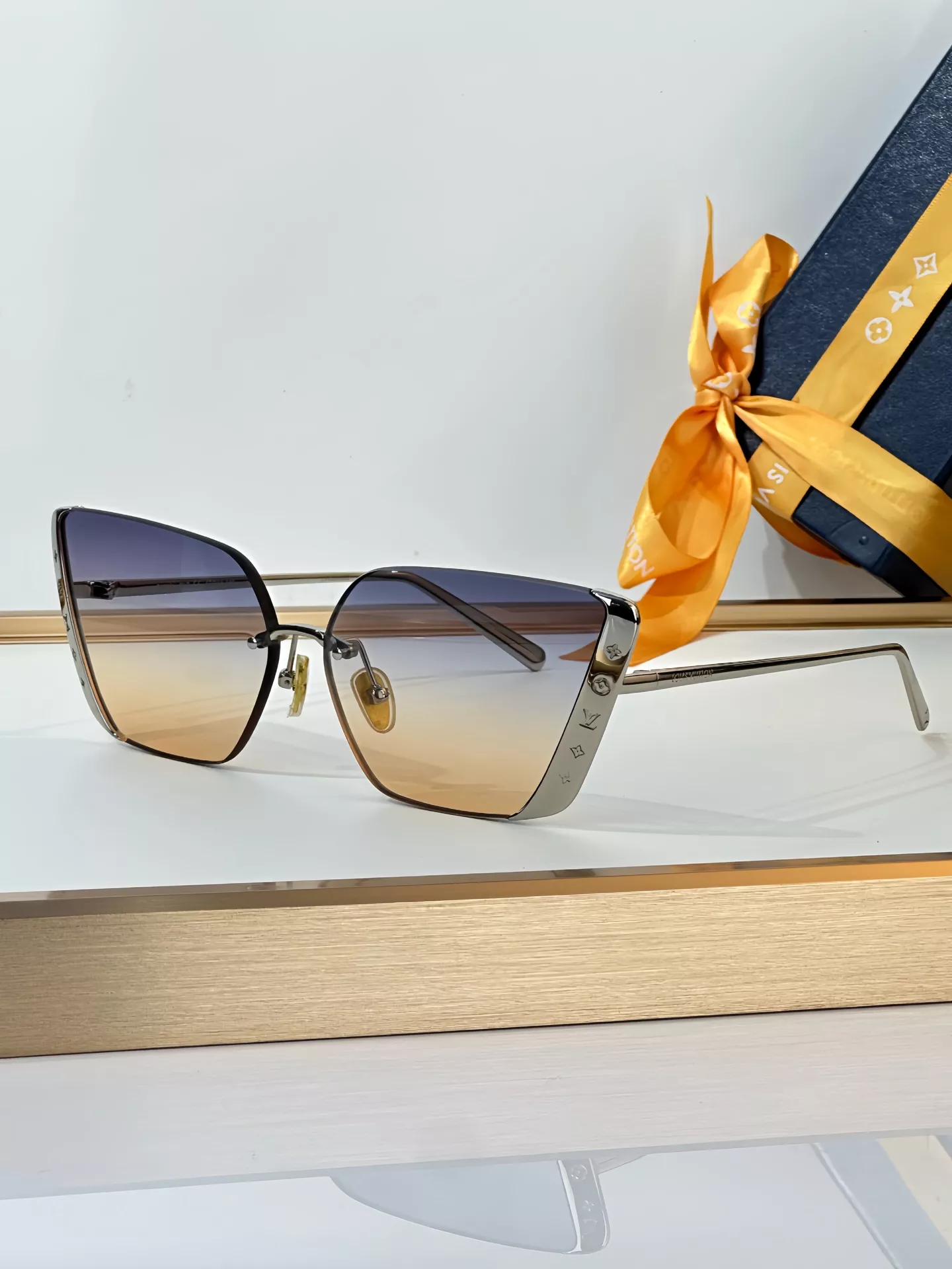 Refined 4208 Louis Vuitton AAA Quality Sunglasses