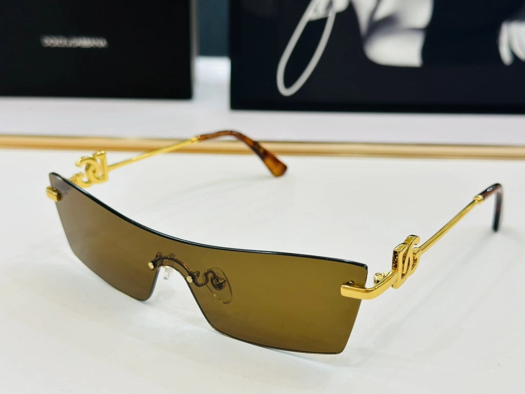 Refined 4238 Dolce & Gabbana AAA Quality Sunglasses