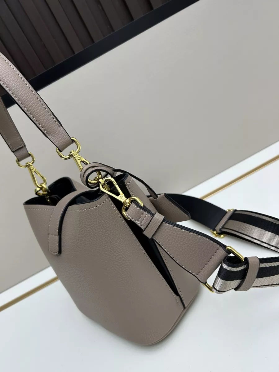 Refined 4410 Prada AAA Quality Messenger Bags For Women