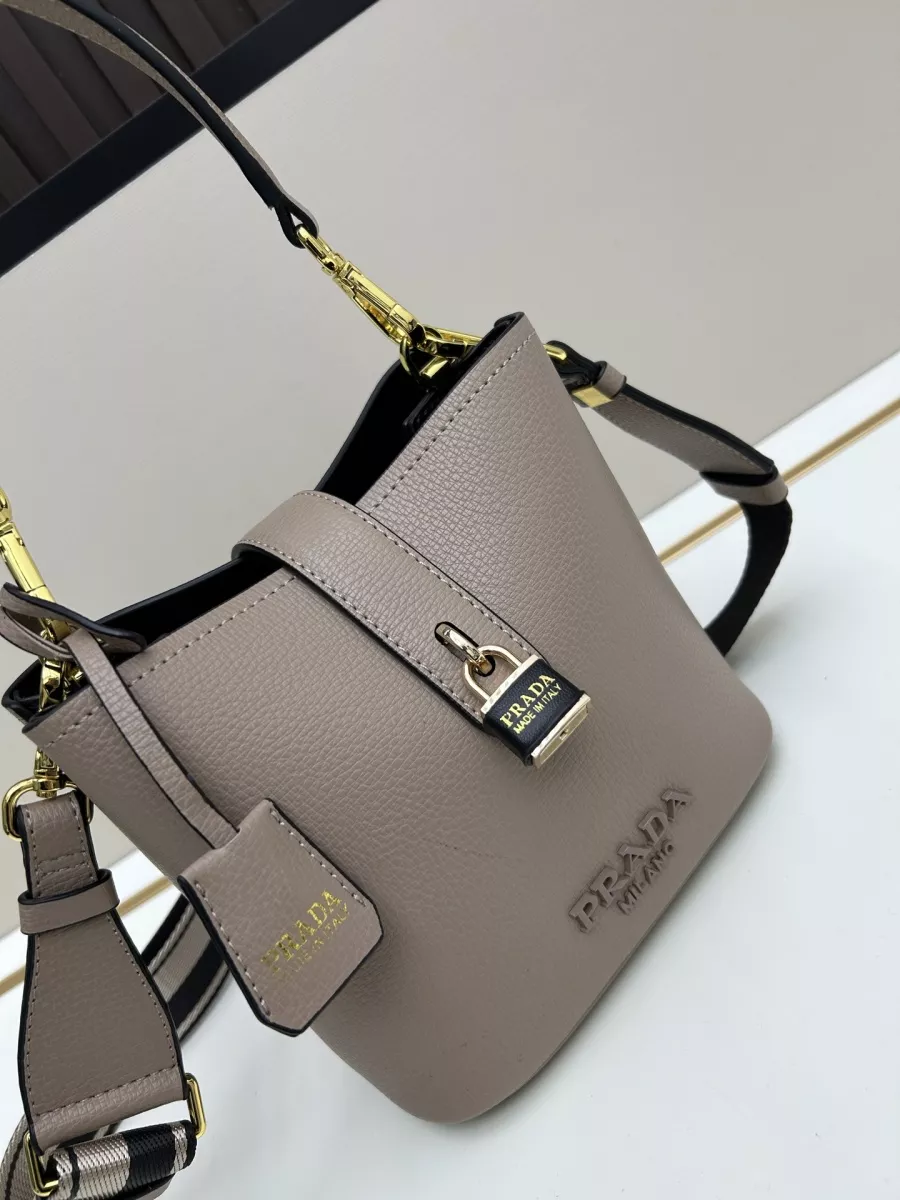Refined 4410 Prada AAA Quality Messenger Bags For Women