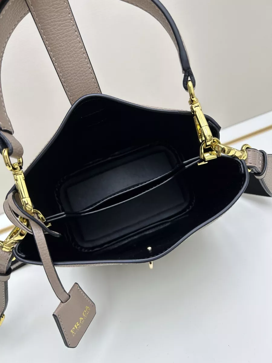 Refined 4410 Prada AAA Quality Messenger Bags For Women