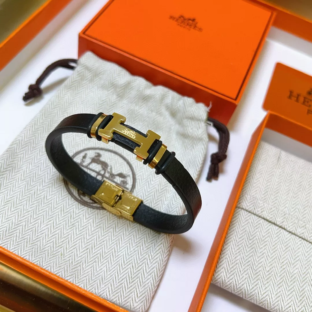 Refined 4582 Hermes Bracelets