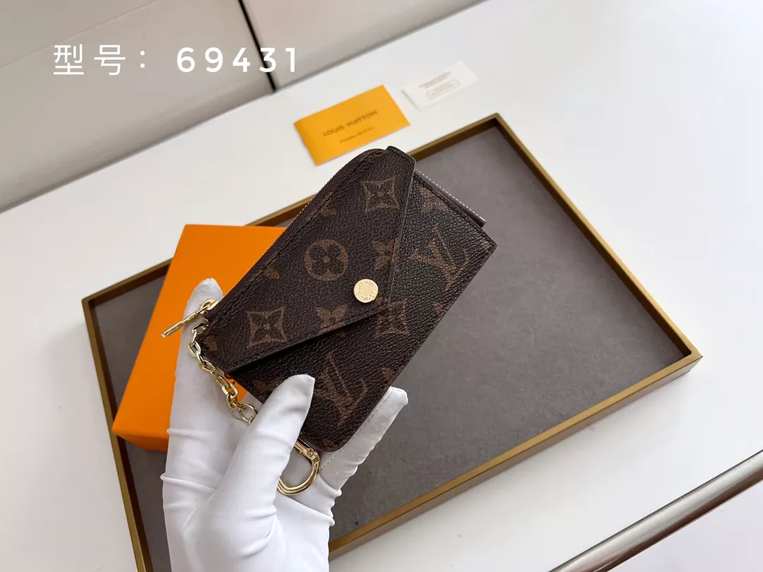 Refined 532 Louis Vuitton LV Card Case