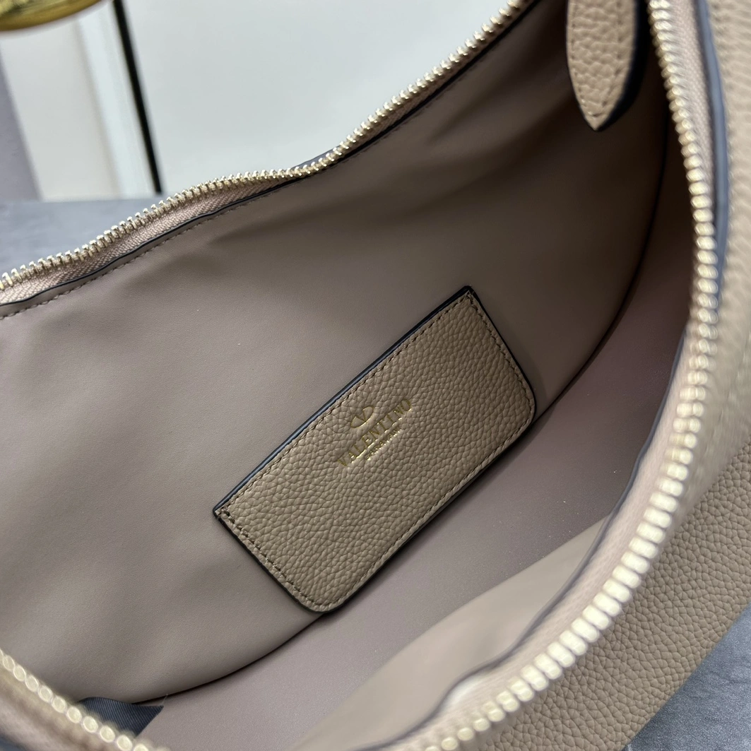 Refined 5673 Valentino AAA Quality Messenger Bags For Women