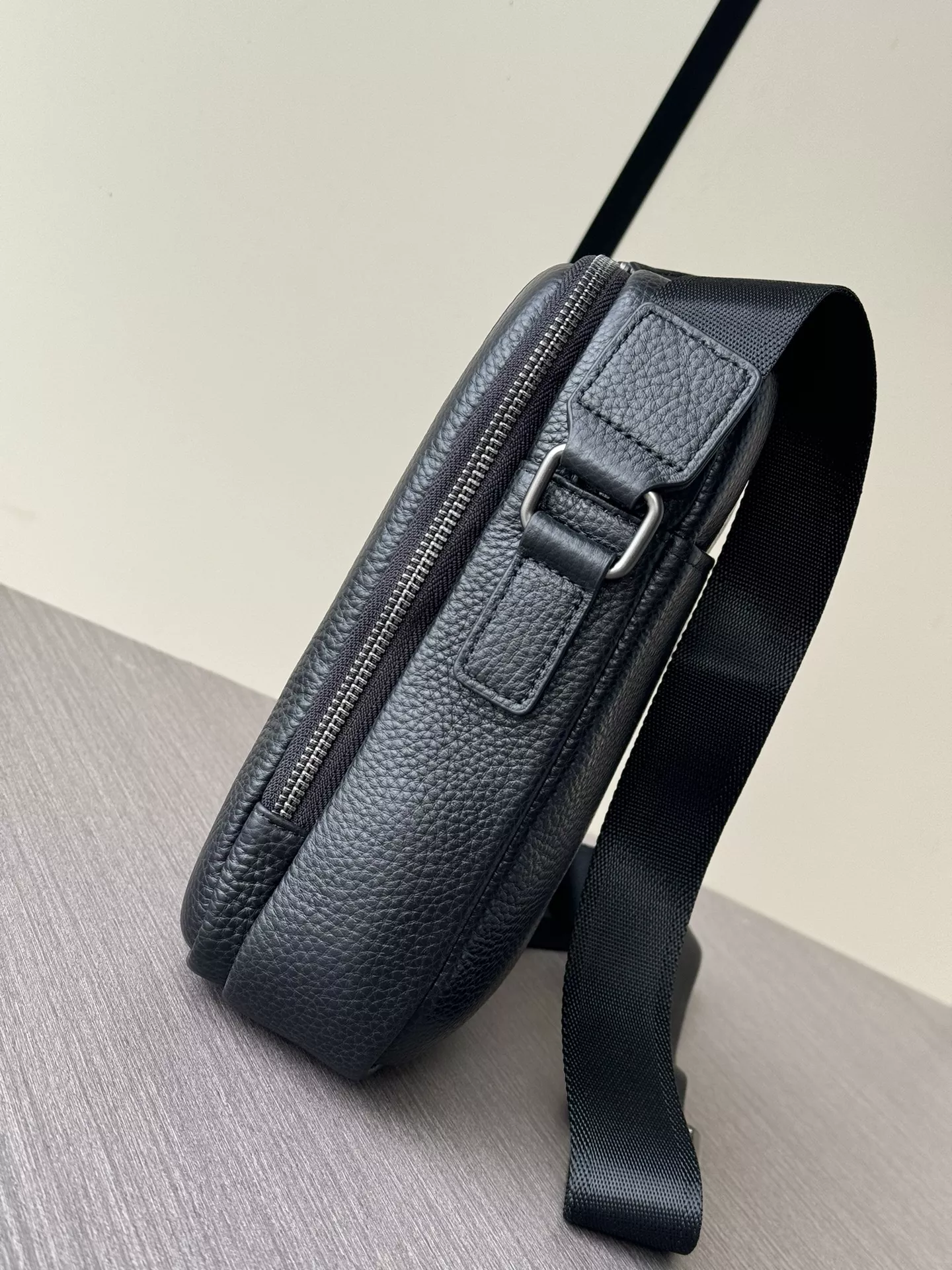 Refined 5867 Prada AAA Man Messenger Bags