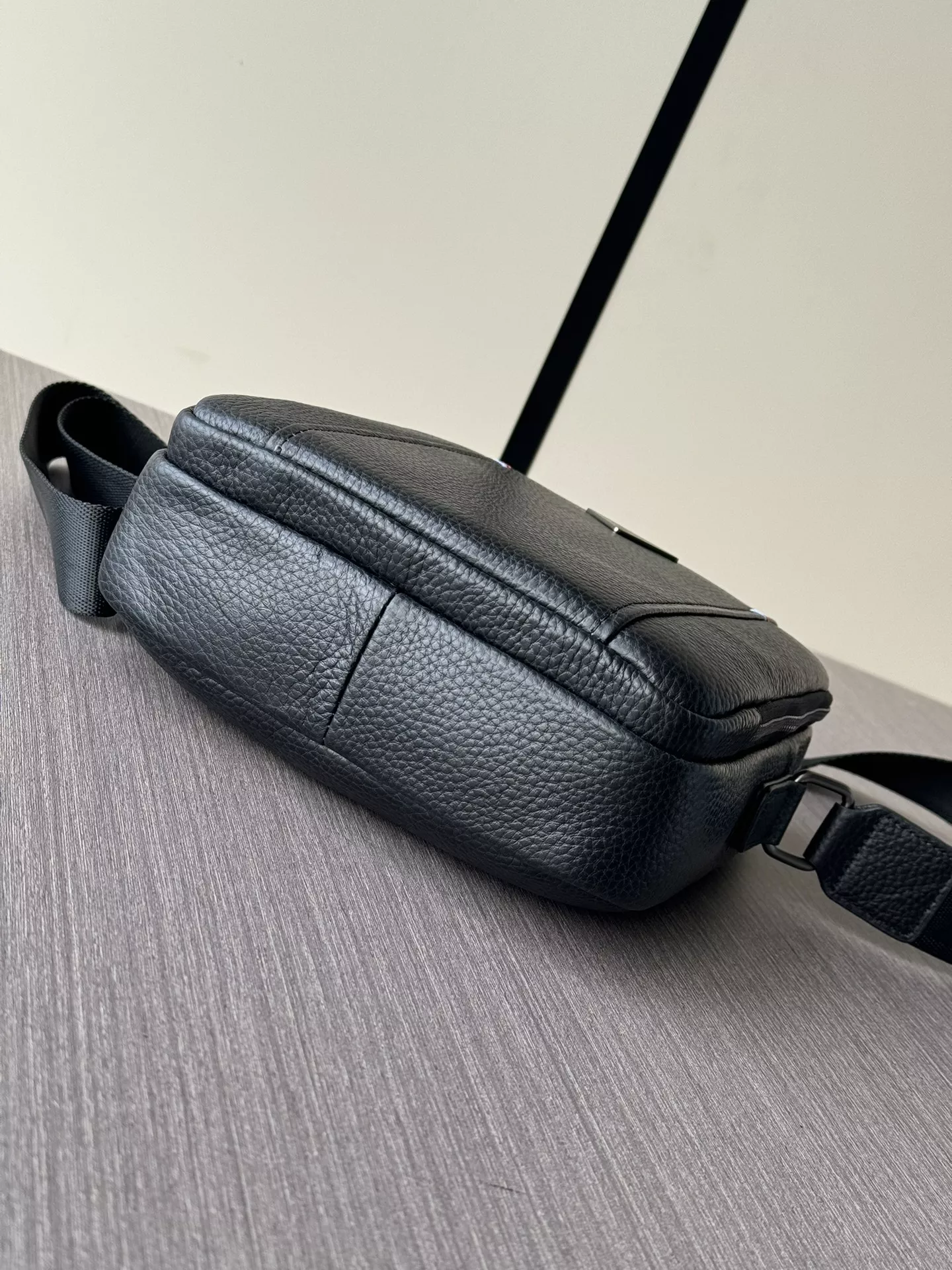 Refined 5867 Prada AAA Man Messenger Bags