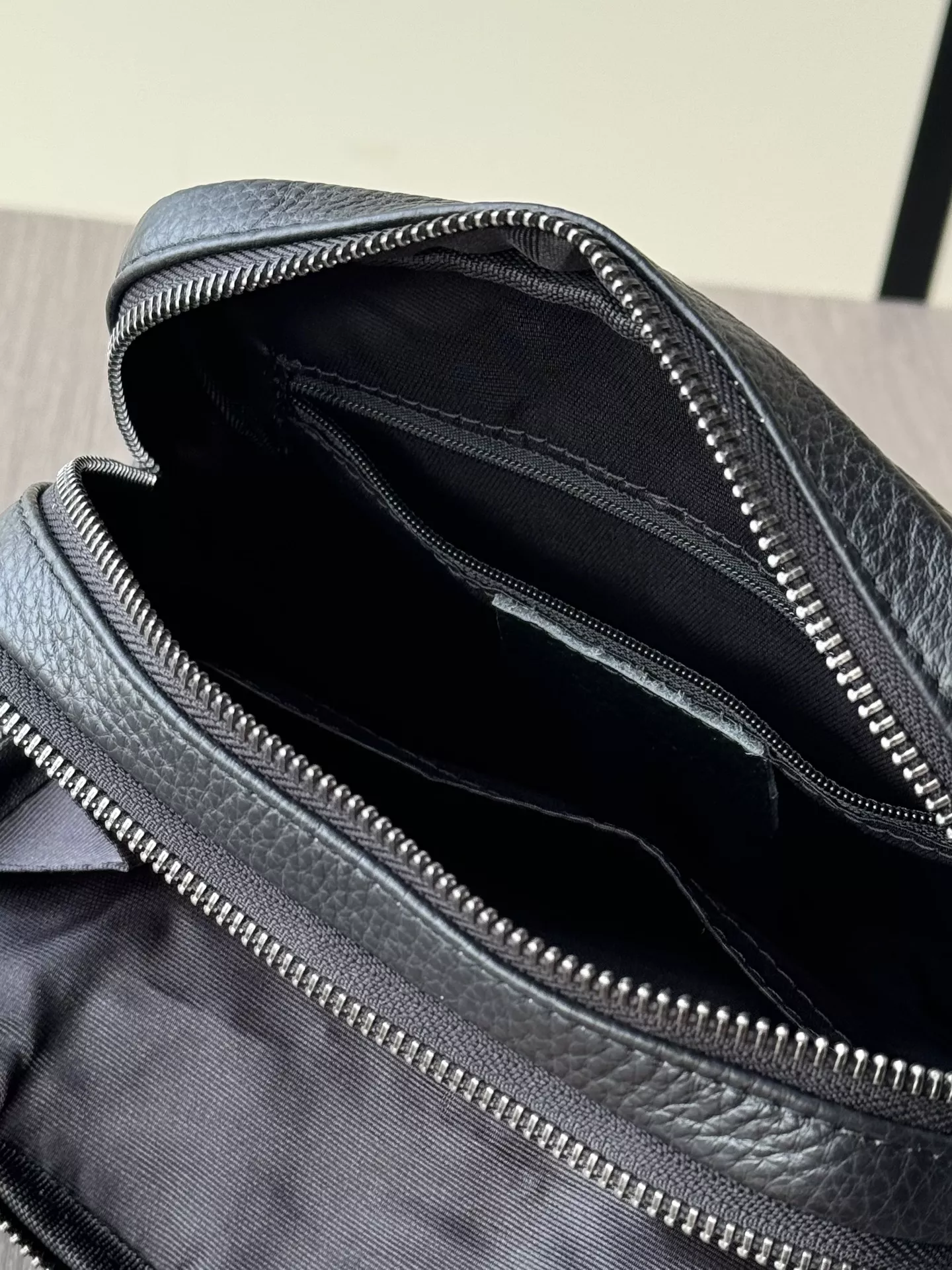 Refined 5867 Prada AAA Man Messenger Bags