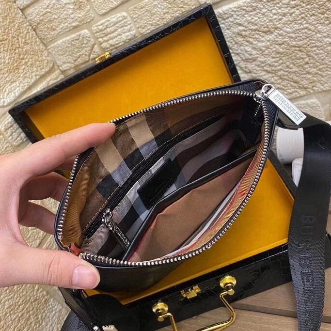 Refined 5989 Burberry AAA Man Messenger Bags