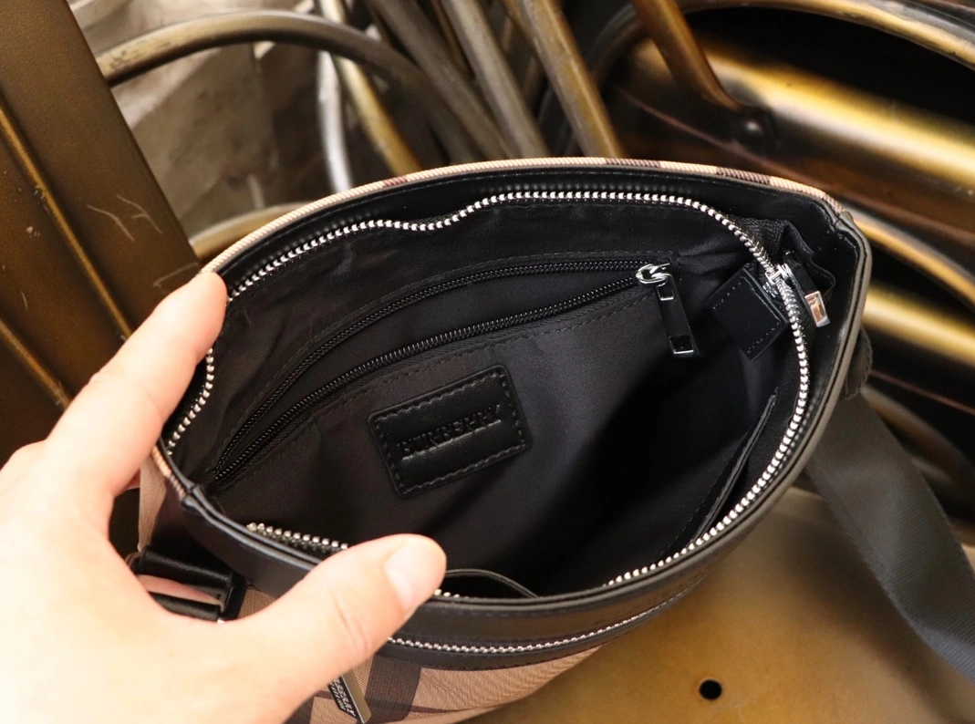 Refined 6108 Burberry AAA Man Messenger Bags