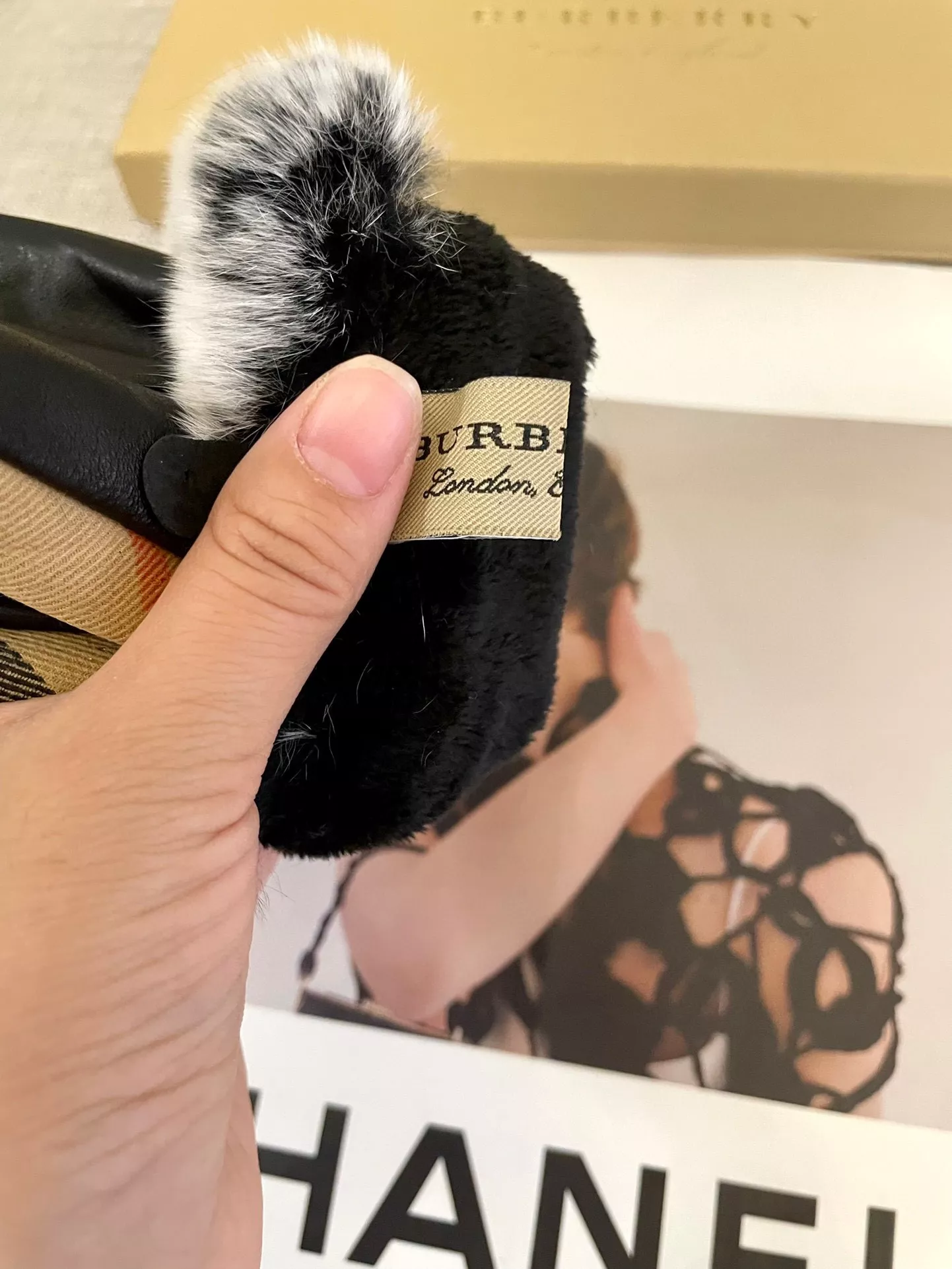 Refined 6498 Burberry Gloves
