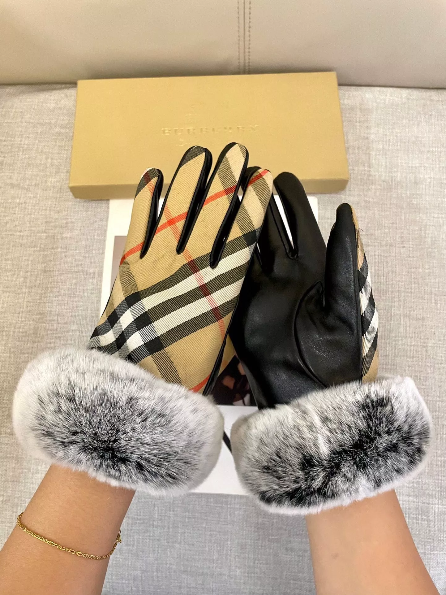Refined 6498 Burberry Gloves
