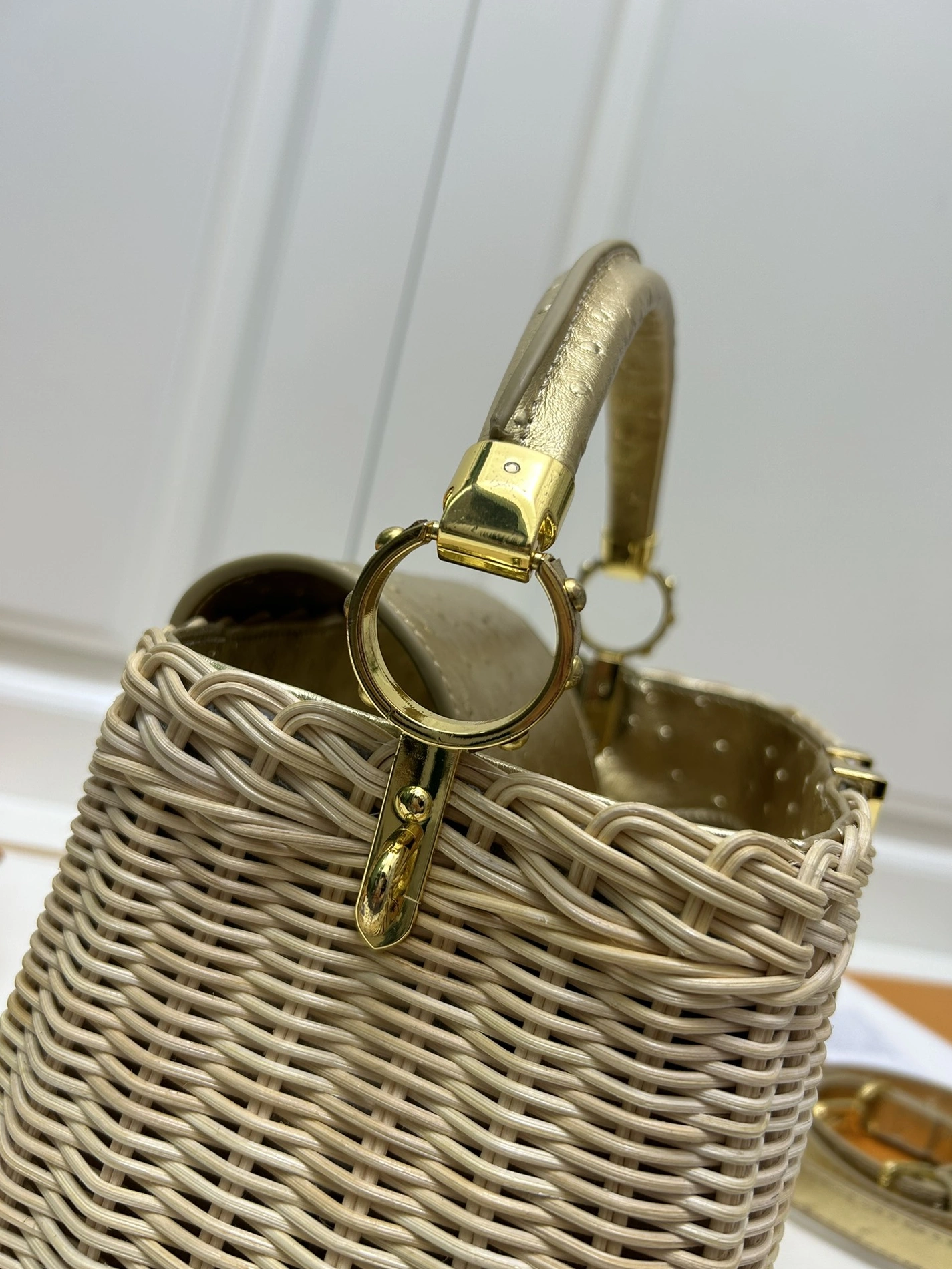 Refined 6866 Louis Vuitton AAA Quality Handbags For Women