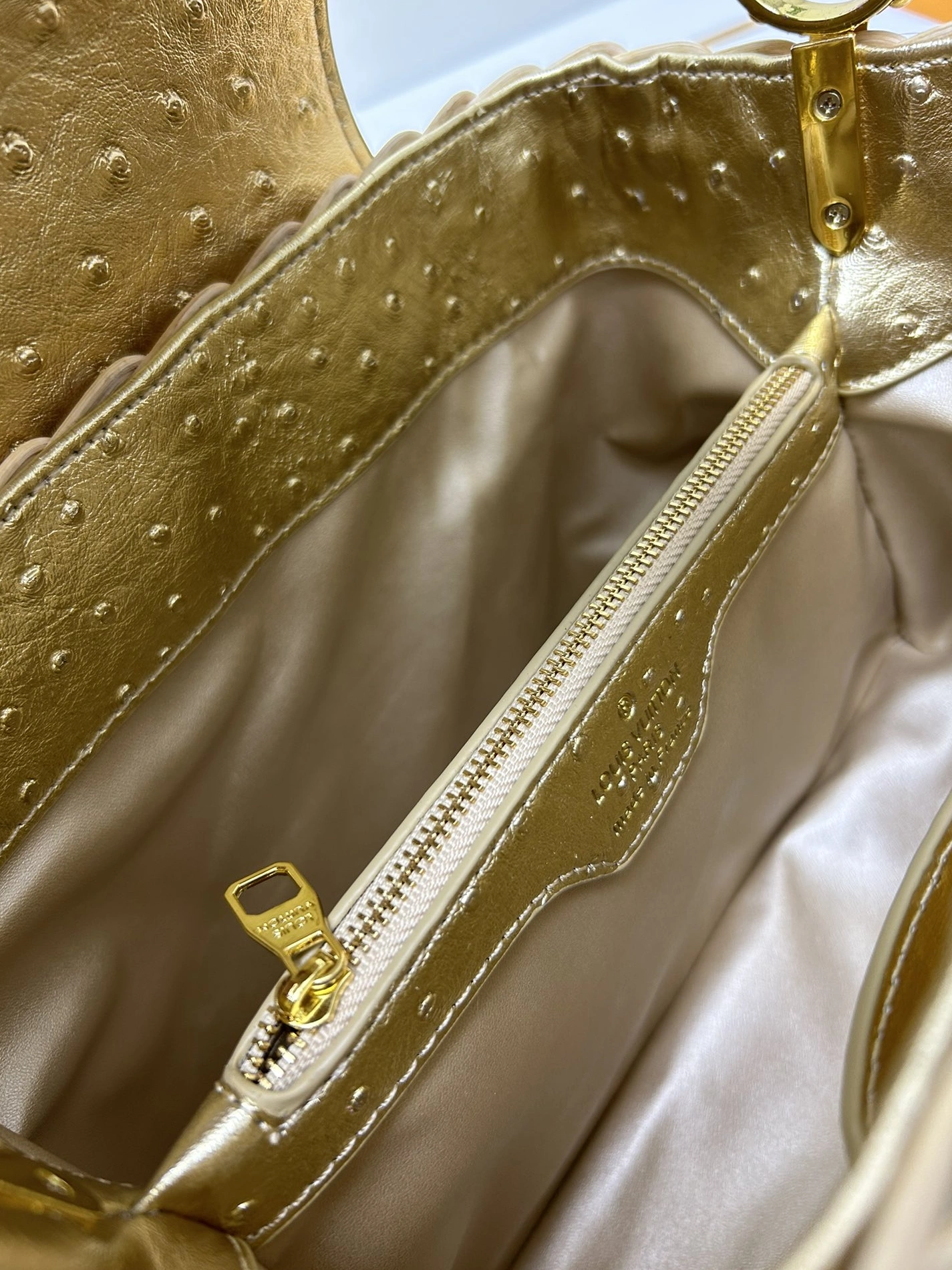 Refined 6866 Louis Vuitton AAA Quality Handbags For Women