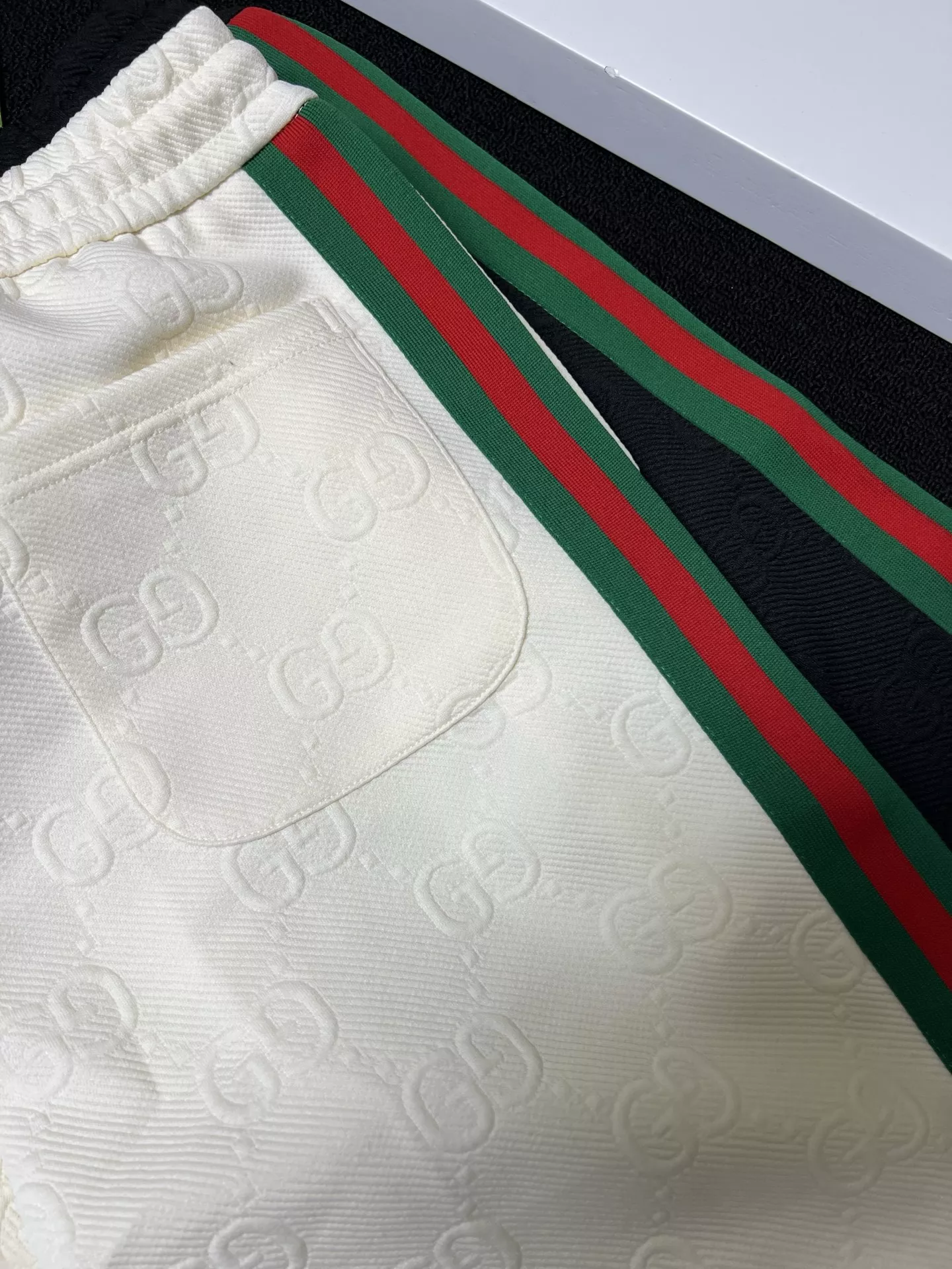 Refined 693 Gucci Pants For Unisex
