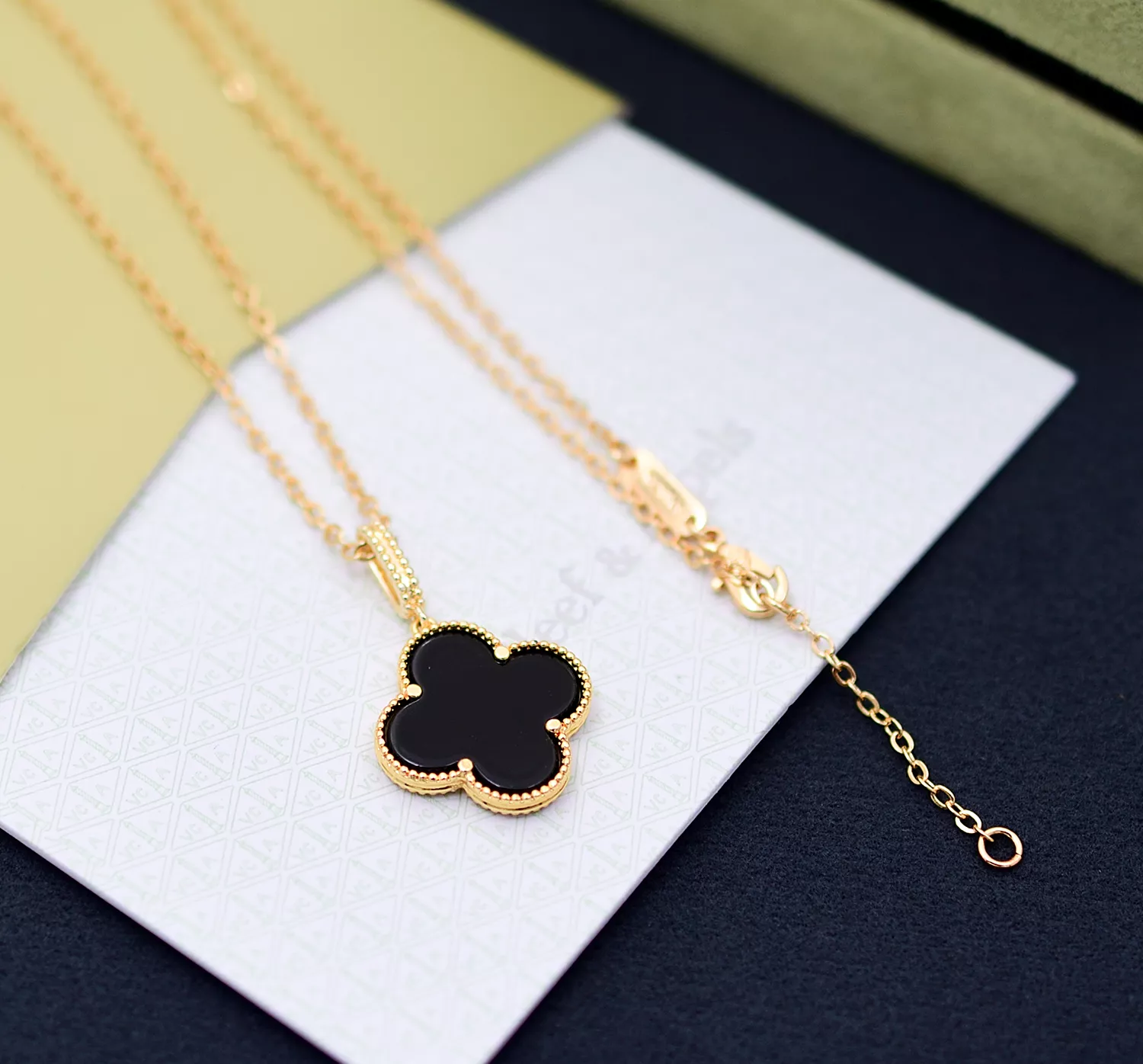 Refined 7225 Van Cleef & Arpels Necklaces For Women