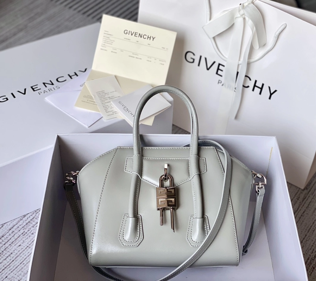 Refined 7598 Givenchy AAA Quality Handbags For Women