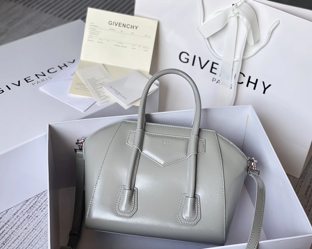 Refined 7598 Givenchy AAA Quality Handbags For Women