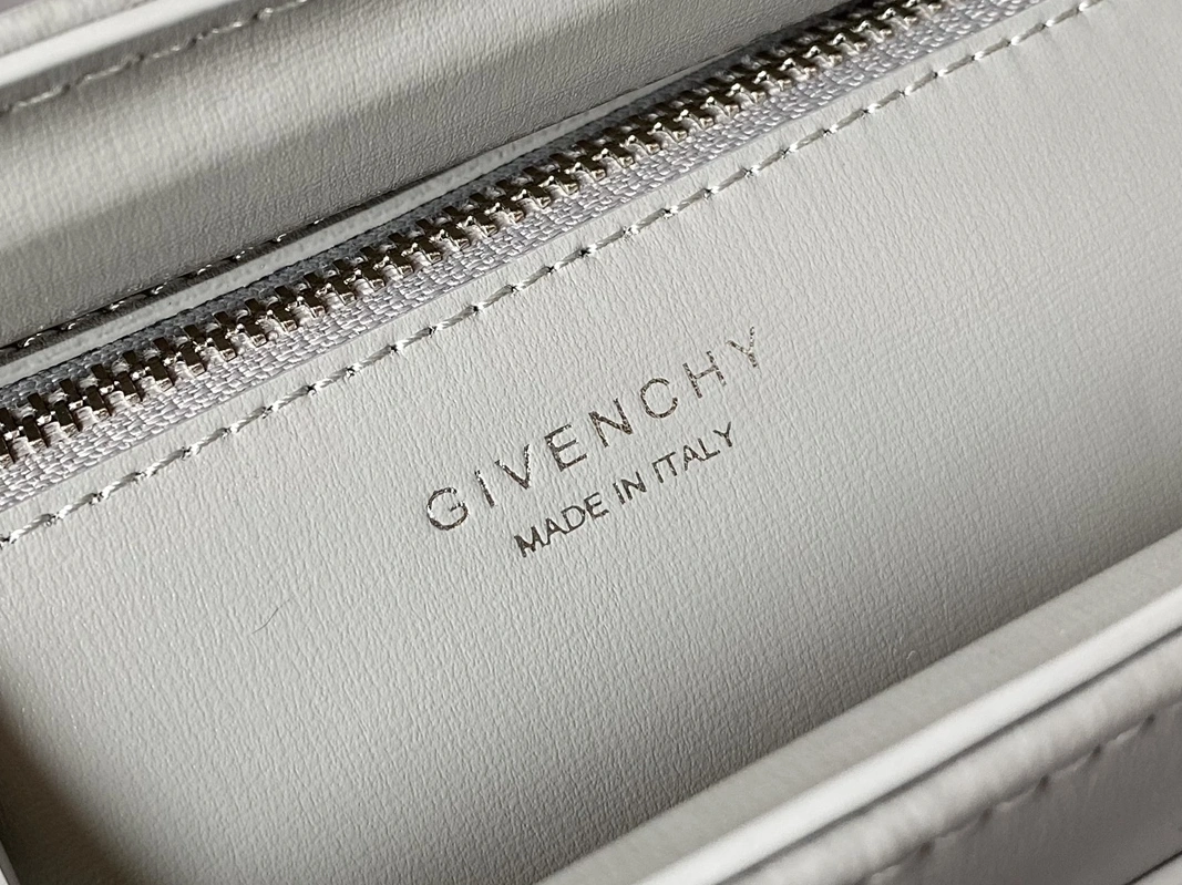 Refined 7598 Givenchy AAA Quality Handbags For Women