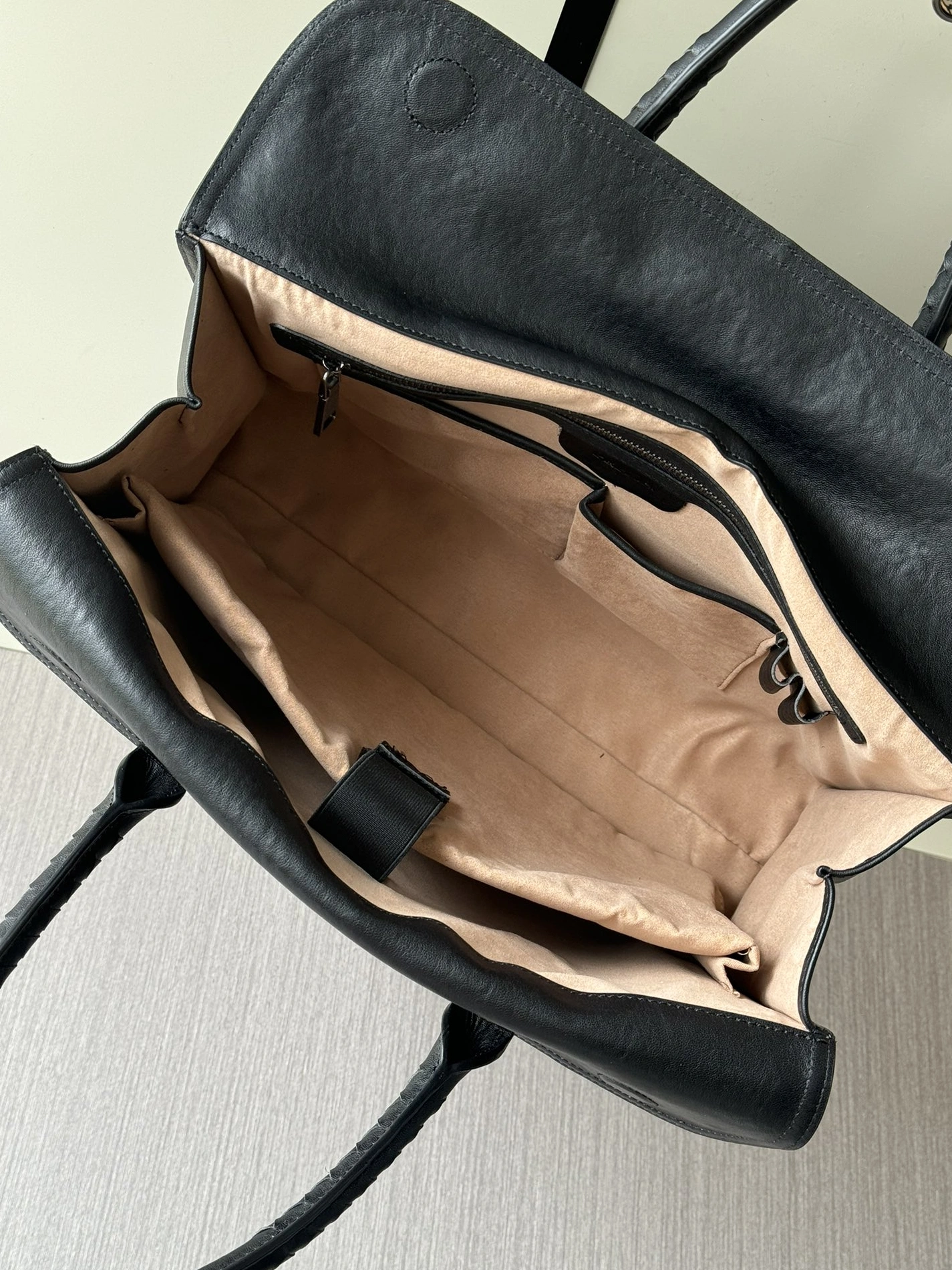 Refined 8121 Prada AAA Man Handbags