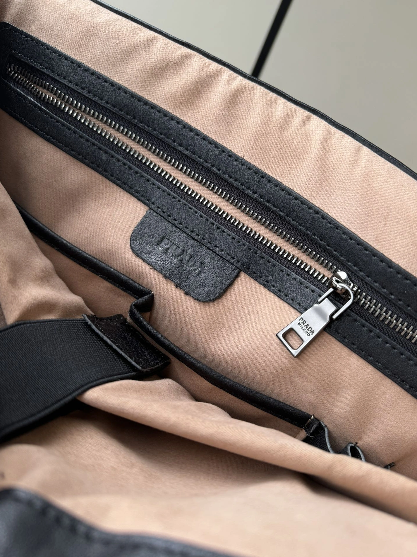 Refined 8121 Prada AAA Man Handbags