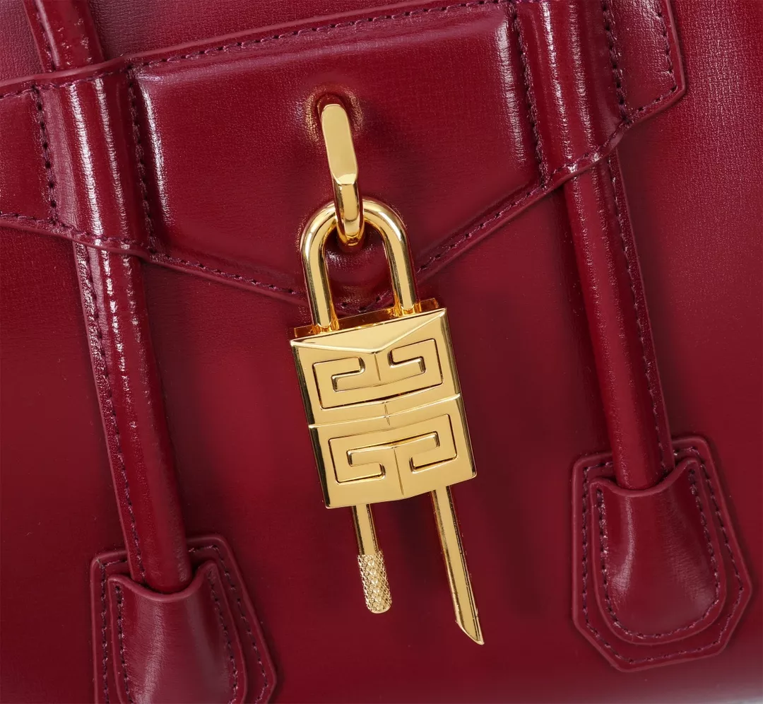 Refined 8302 Givenchy AAA Quality Handbags For Women