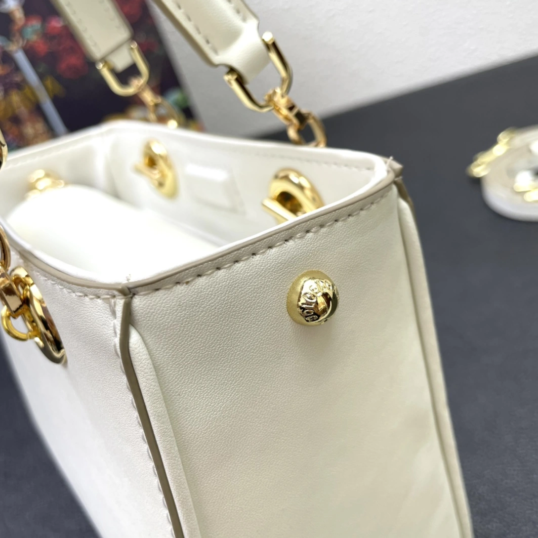 Refined 9092 Dolce & Gabbana AAA Quality Handbags For Women