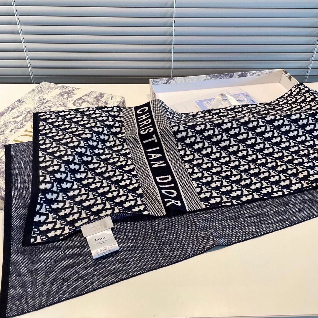 Refined 9100 Christian Dior Scarf For Women