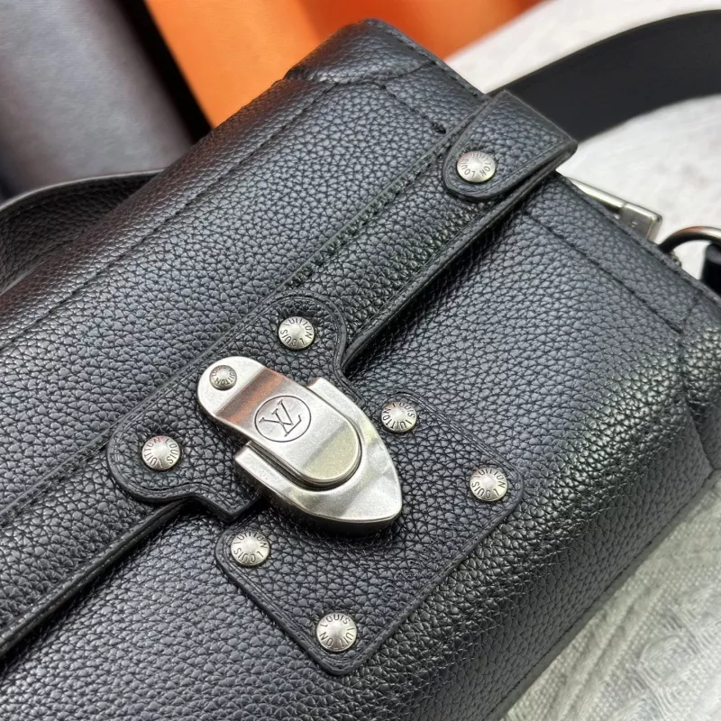 Refined 9460 Louis Vuitton AAA Quality Messenger Bags For Women