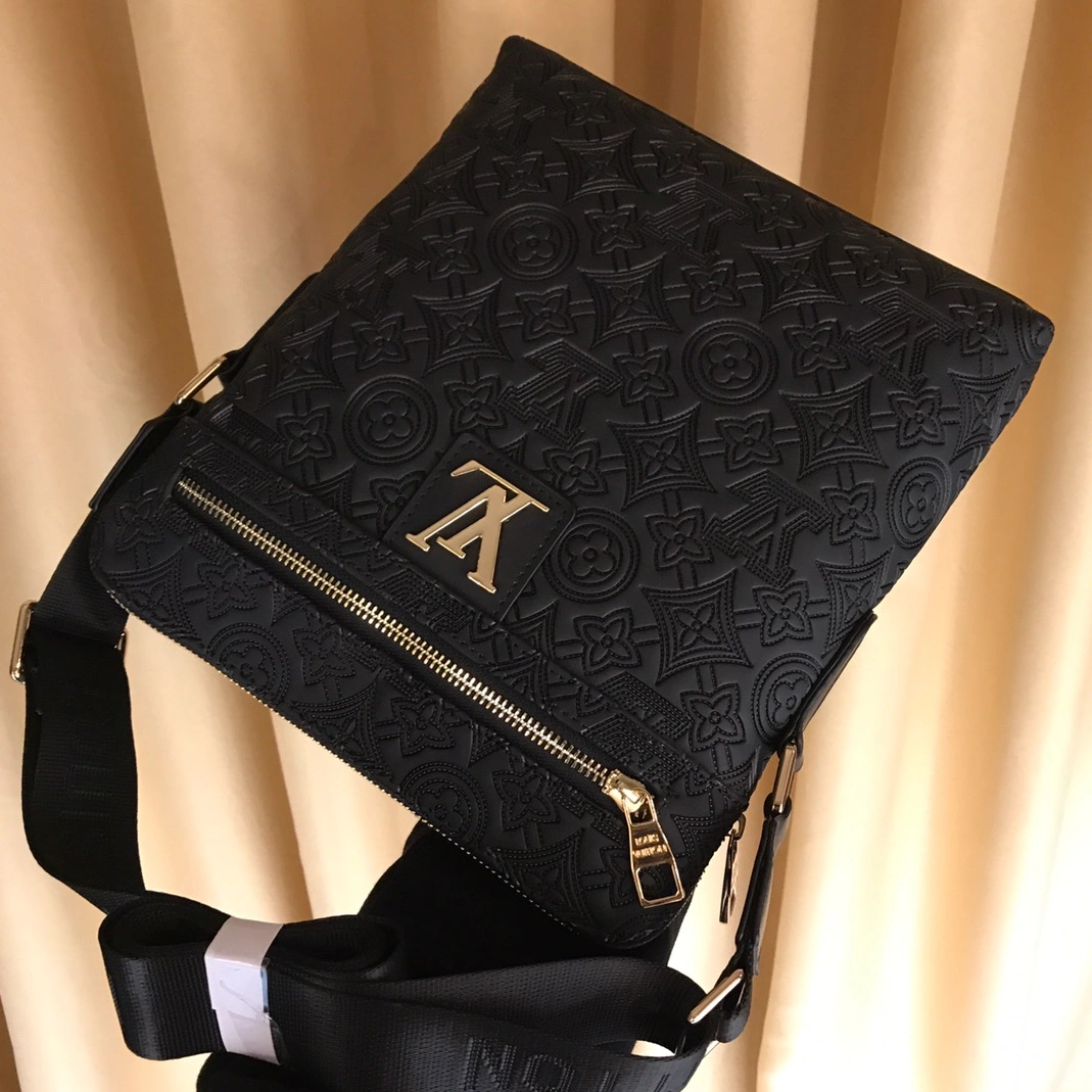 Refined 9613 Louis Vuitton AAA Man Messenger Bags
