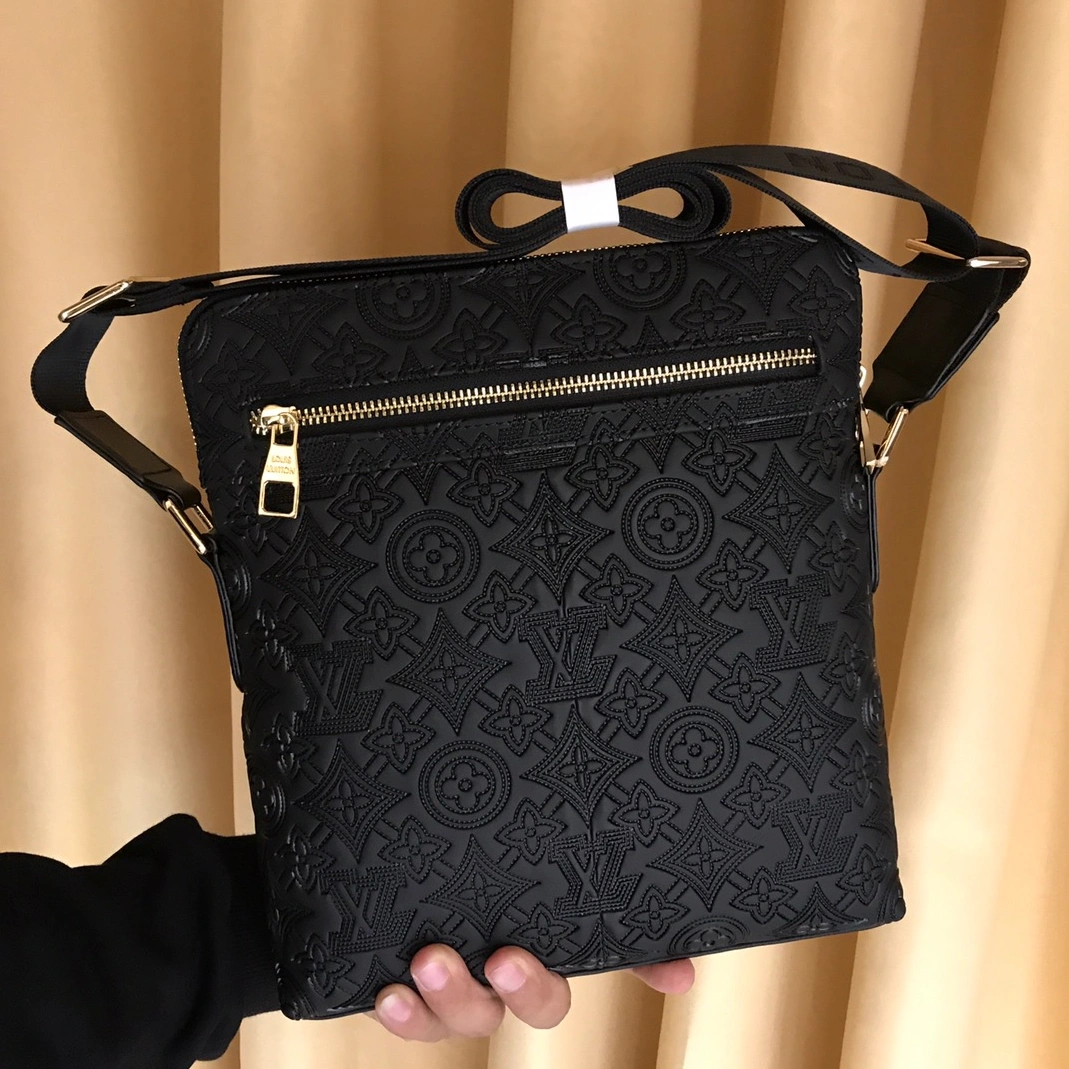 Refined 9613 Louis Vuitton AAA Man Messenger Bags