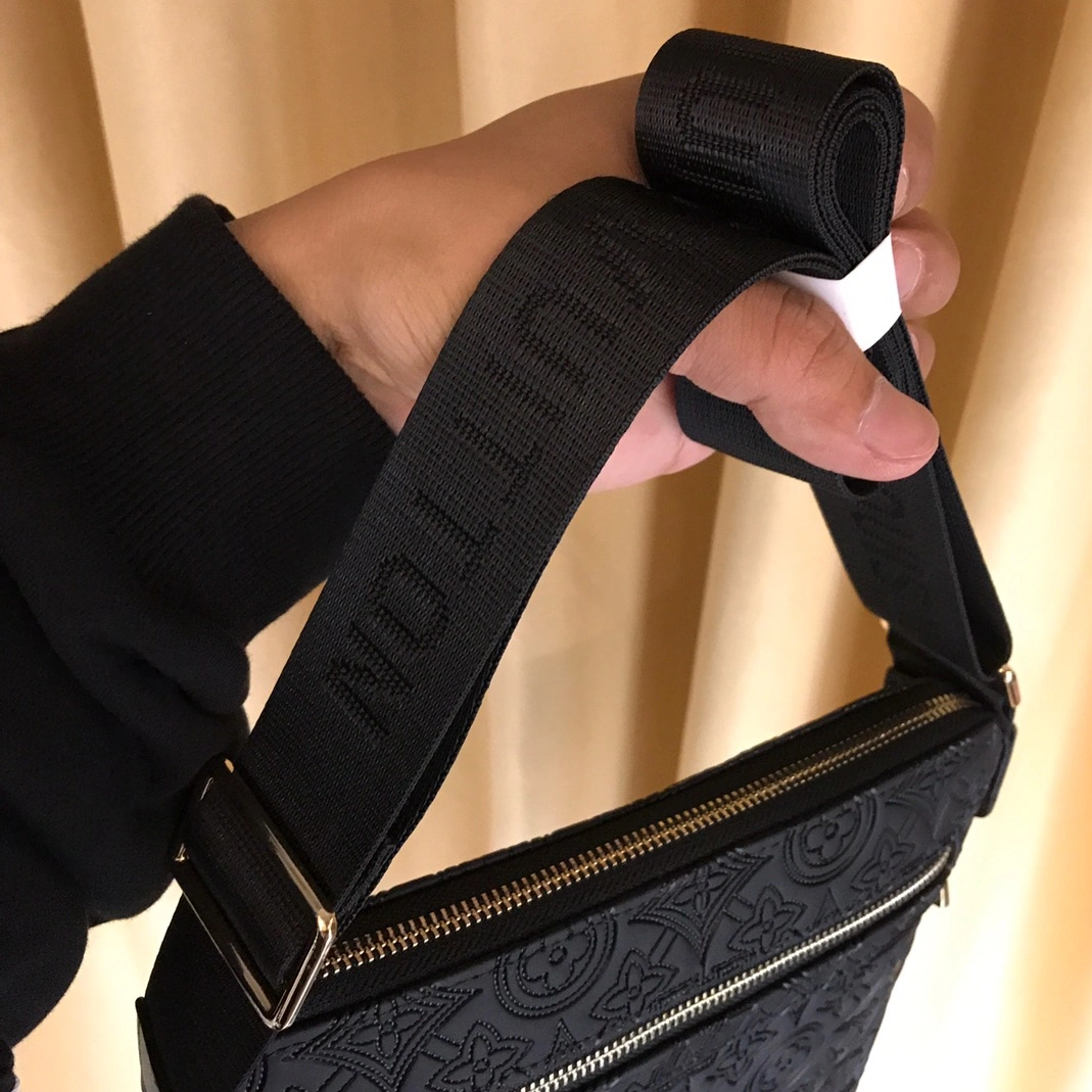 Refined 9613 Louis Vuitton AAA Man Messenger Bags
