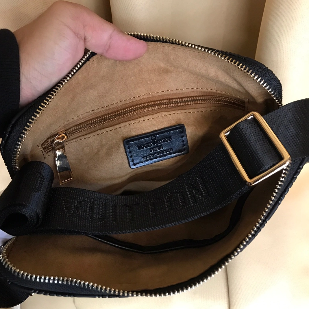 Refined 9613 Louis Vuitton AAA Man Messenger Bags