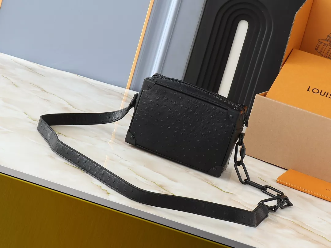 Refined 9639 Louis Vuitton AAA Quality Messenger Bags For Unisex