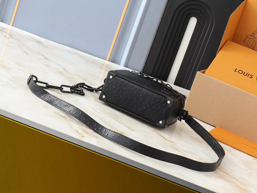 Refined 9639 Louis Vuitton AAA Quality Messenger Bags For Unisex