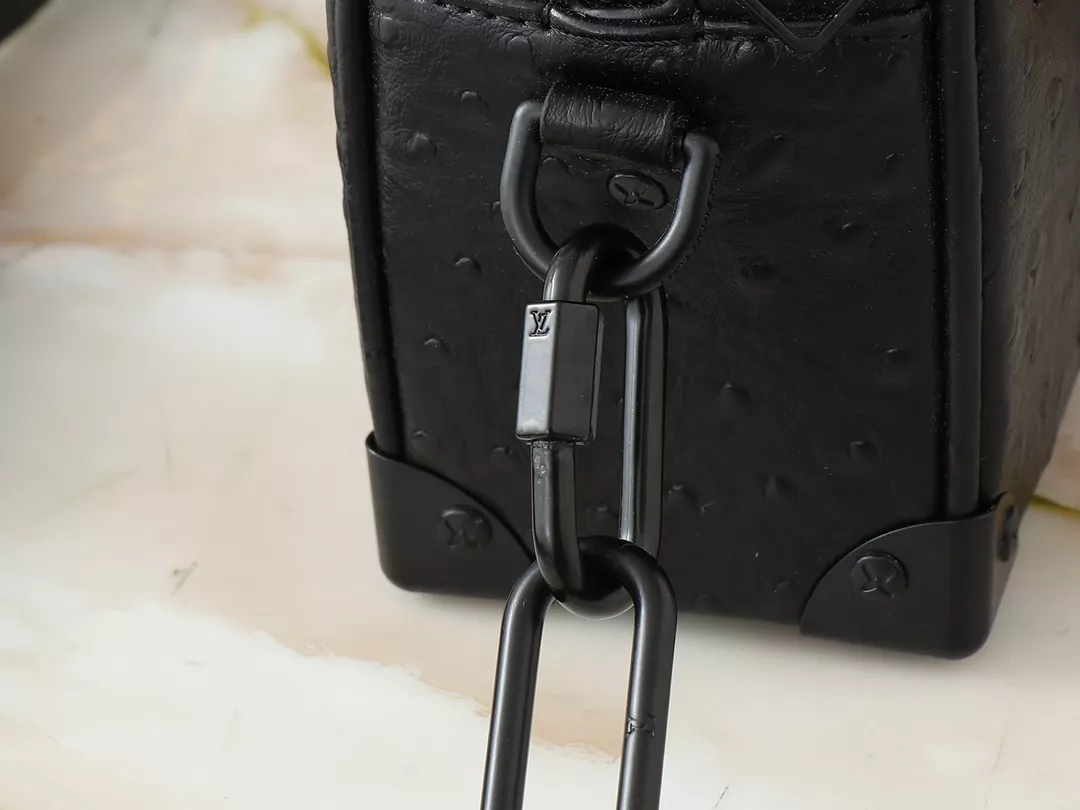 Refined 9639 Louis Vuitton AAA Quality Messenger Bags For Unisex