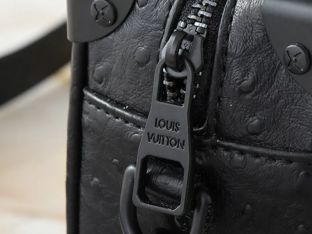 Refined 9639 Louis Vuitton AAA Quality Messenger Bags For Unisex
