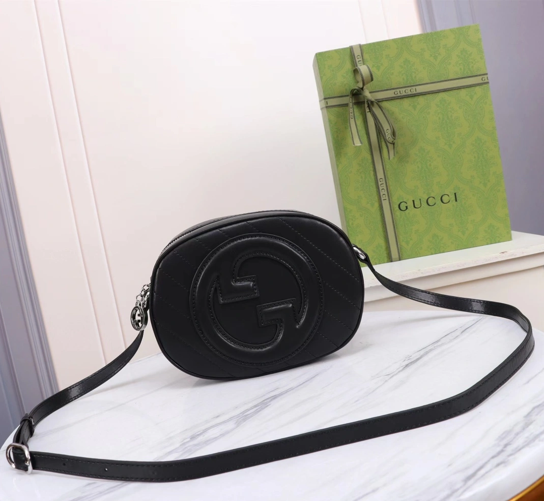 Refined 9843 Gucci AAA Quality Messenger Bags For Women