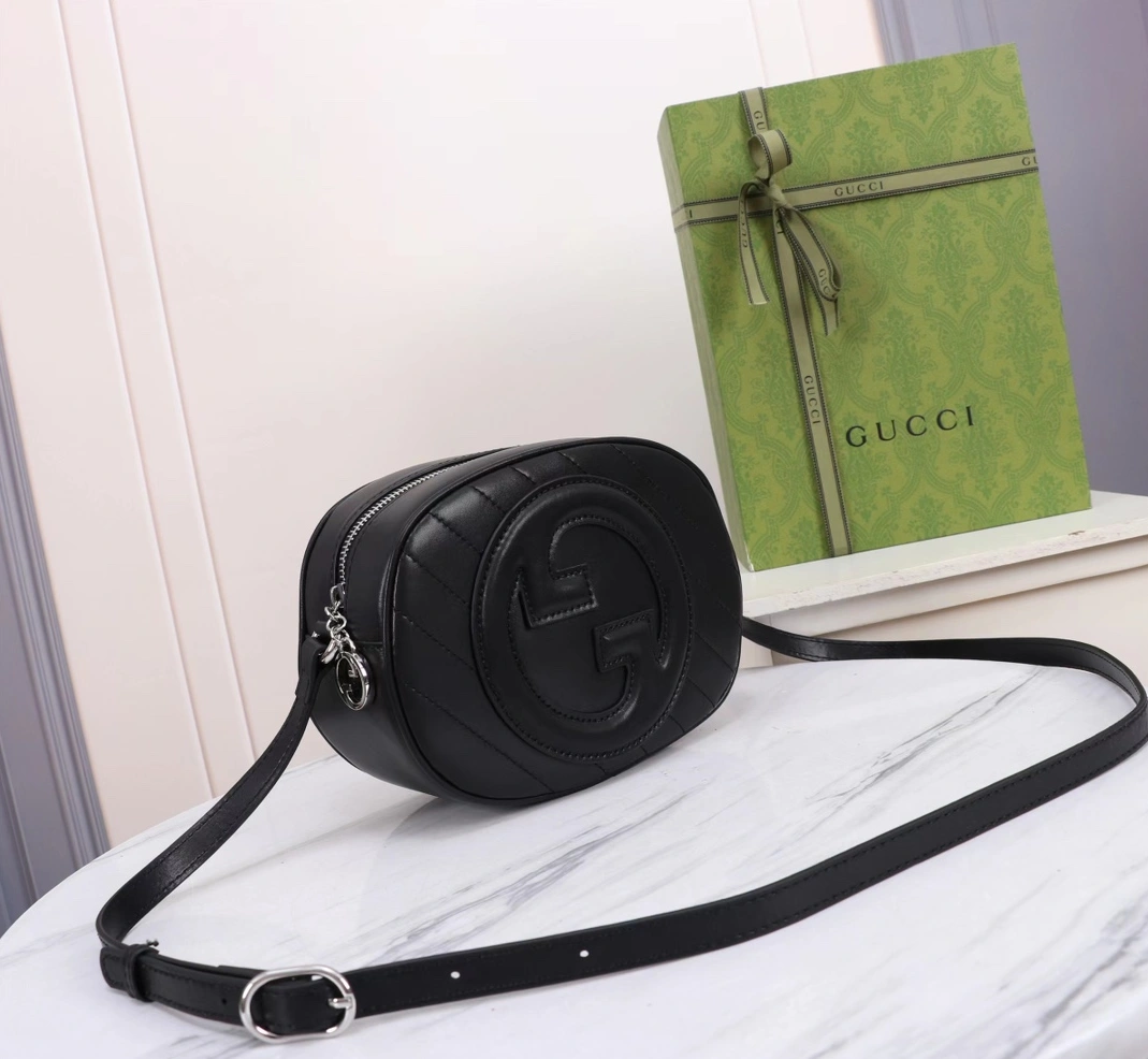 Refined 9843 Gucci AAA Quality Messenger Bags For Women