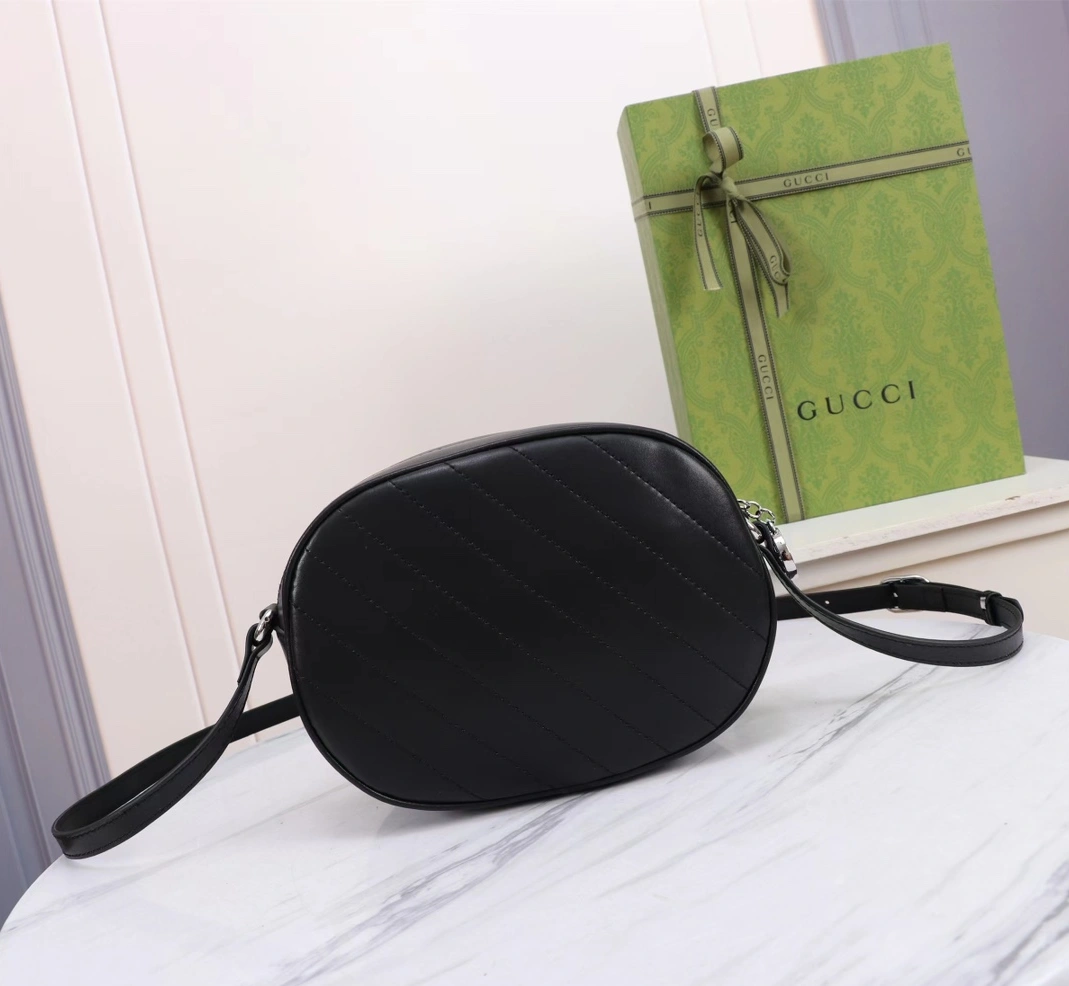 Refined 9843 Gucci AAA Quality Messenger Bags For Women