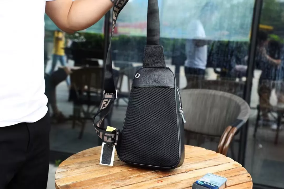 Reliable 1145 Fendi AAA Man Messenger Bags
