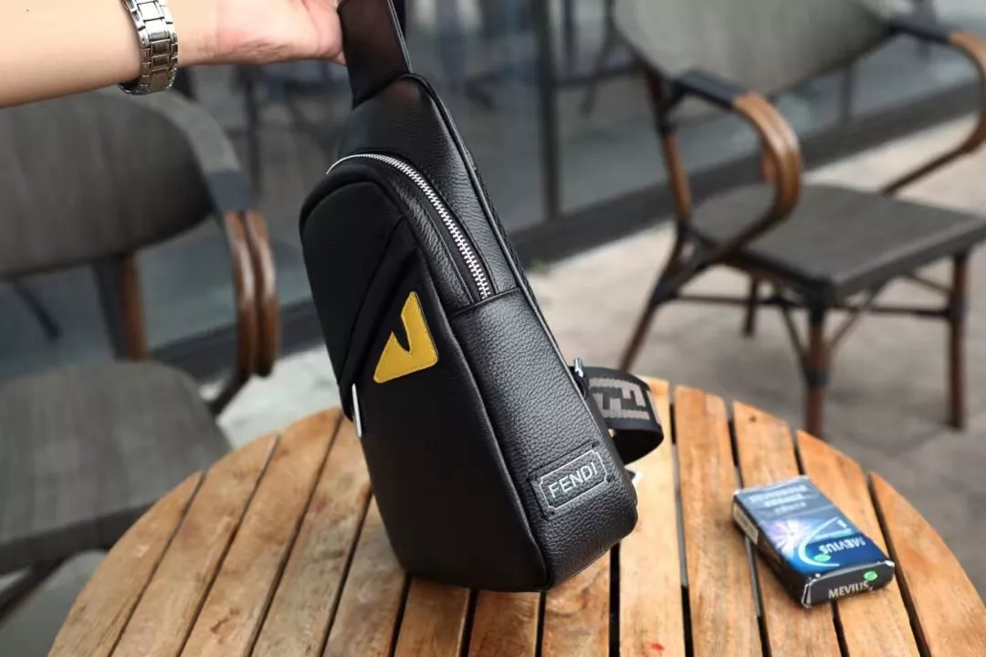 Reliable 1145 Fendi AAA Man Messenger Bags