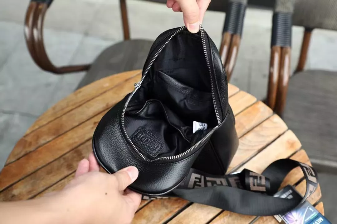 Reliable 1145 Fendi AAA Man Messenger Bags