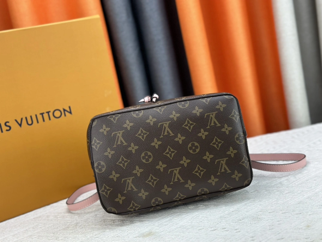 Reliable 183 Louis Vuitton AAA Quality Messenger Bags For Women