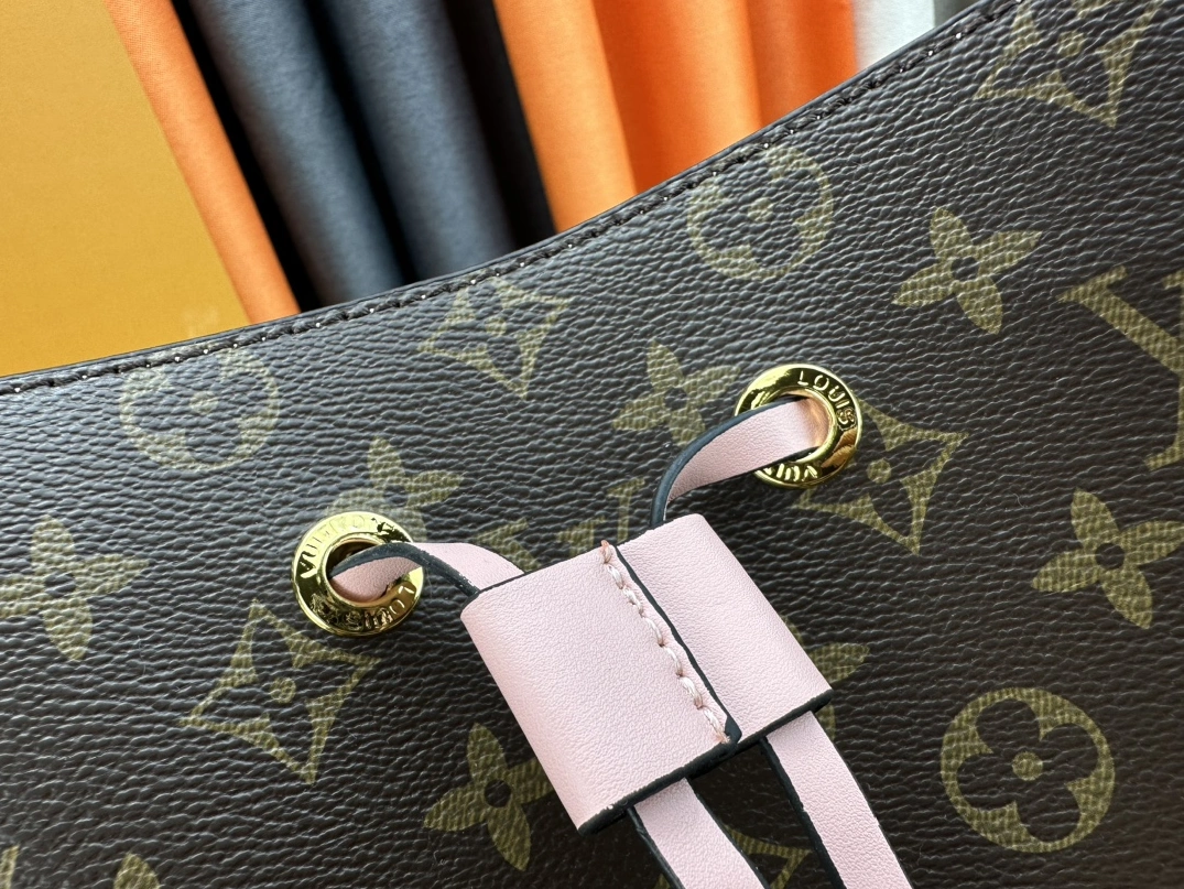 Reliable 183 Louis Vuitton AAA Quality Messenger Bags For Women