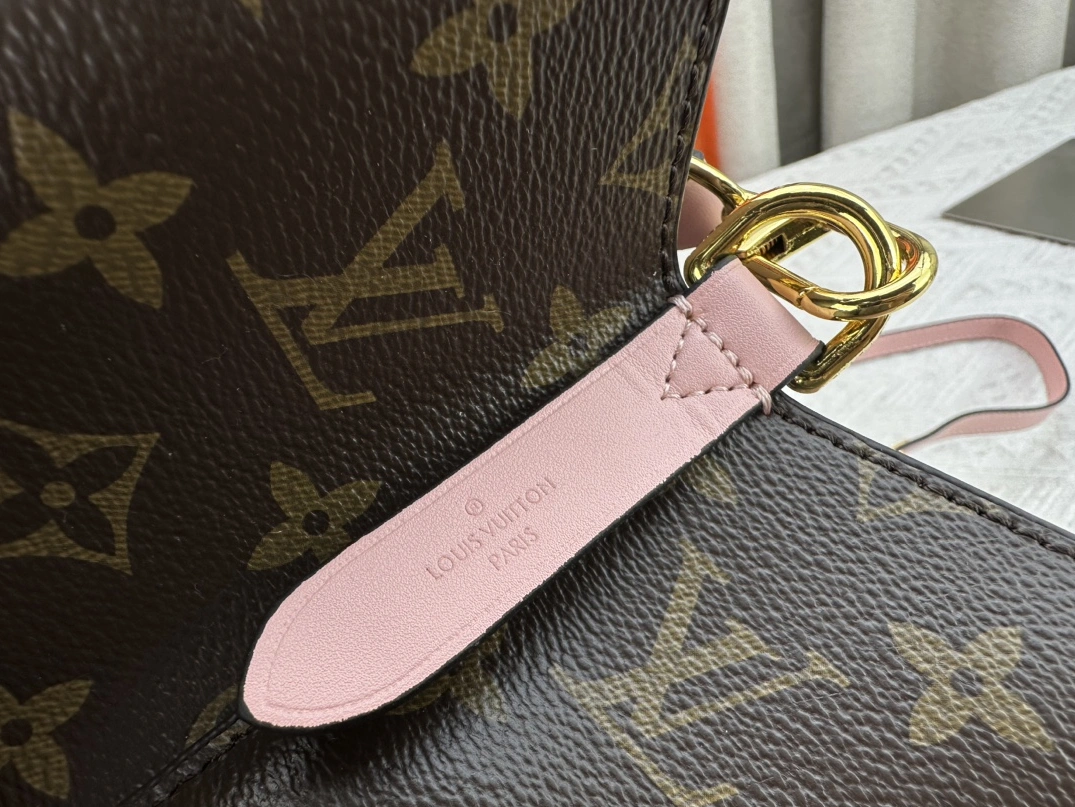 Reliable 183 Louis Vuitton AAA Quality Messenger Bags For Women
