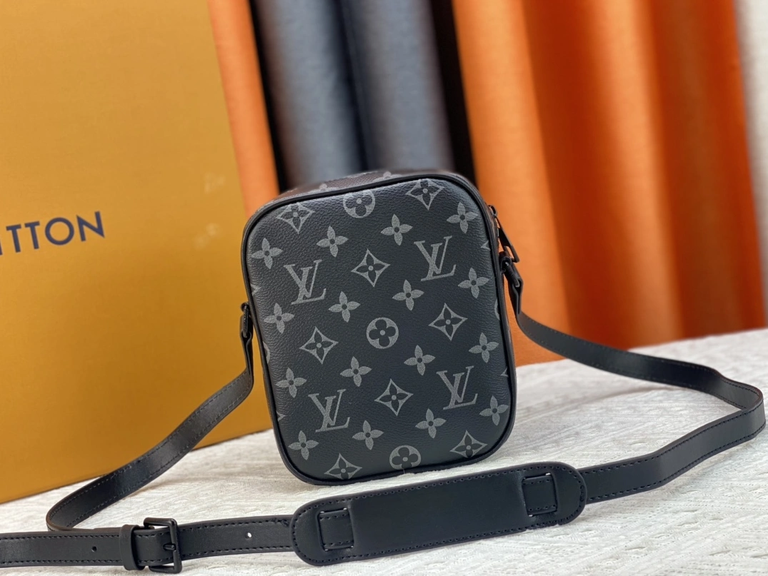 Reliable 1955 Louis Vuitton AAA Man Messenger Bags
