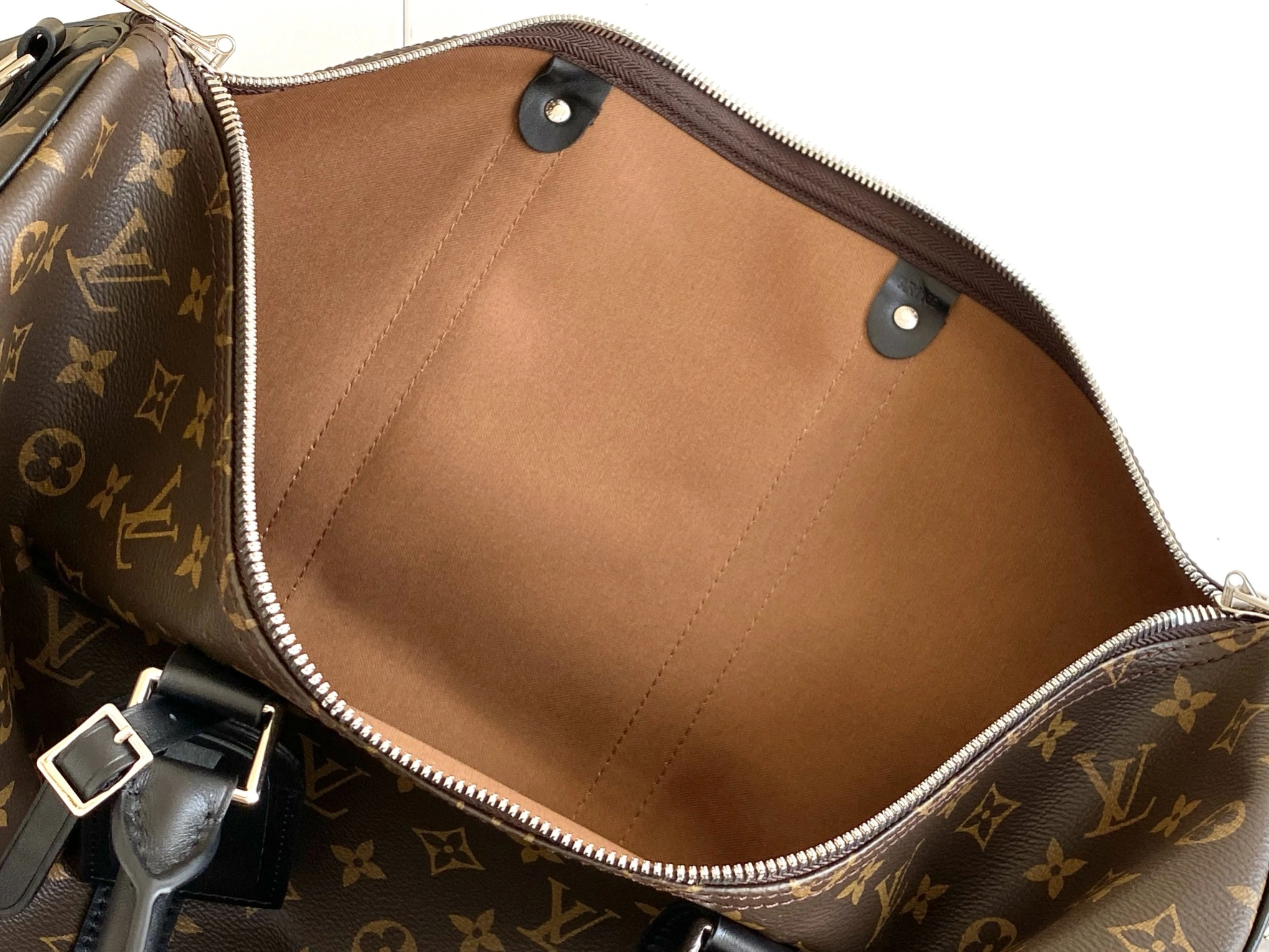 Reliable 2210 Louis Vuitton Travel Bags